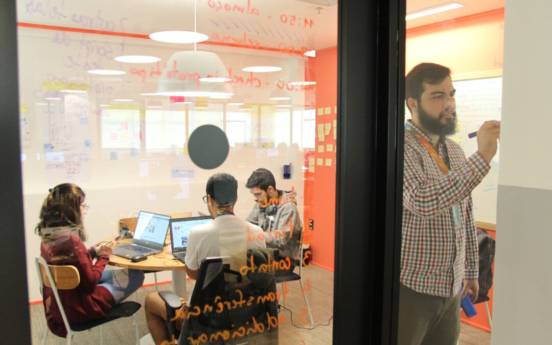 Startup abre inscrição para 10 mil bolsas de estudo gratuitas para formar desenvolvedores