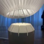 Estúdio MOOS e Thiago Ennes levam luminárias em impressão 3D para a CASACOR
