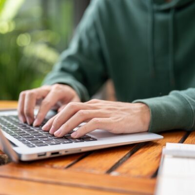 Divulgação empresas UNIASSELVI / Shutterstock